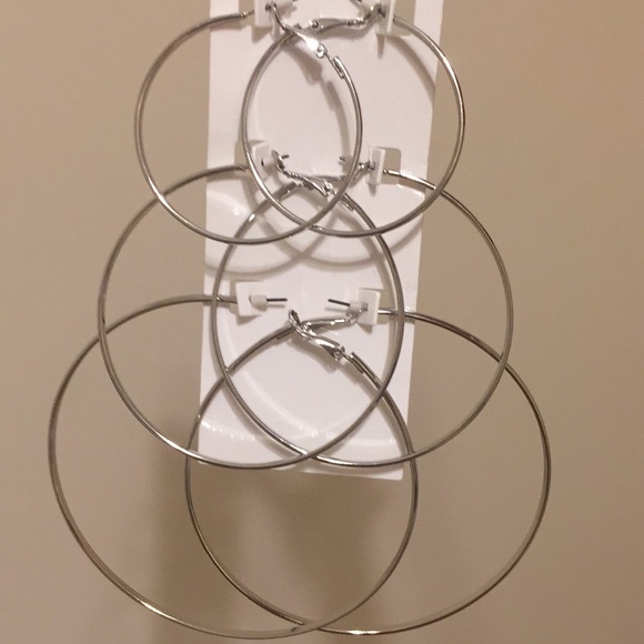 3 pairs silver hoop earrings! 💎 - Picture 1 of 4